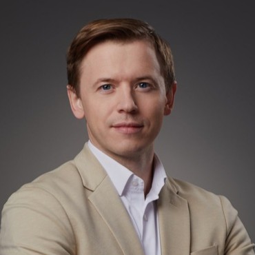 Антон Медведев
